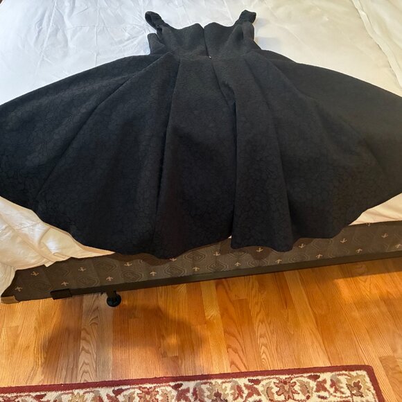 Black brocade lace dress with full skirt size 8 - Picture 14 of 14